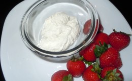 Strawberries with Cashew&nbsp;Cream