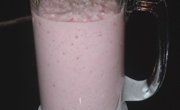 Almond Milk/Aloe/Strawberry Shake