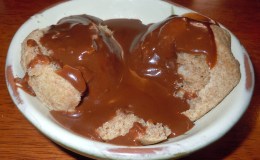 Chocolate gravy with spelt flour&nbsp;biscuits