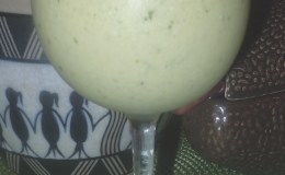 Avocado, spinach and banana&nbsp;smoothie